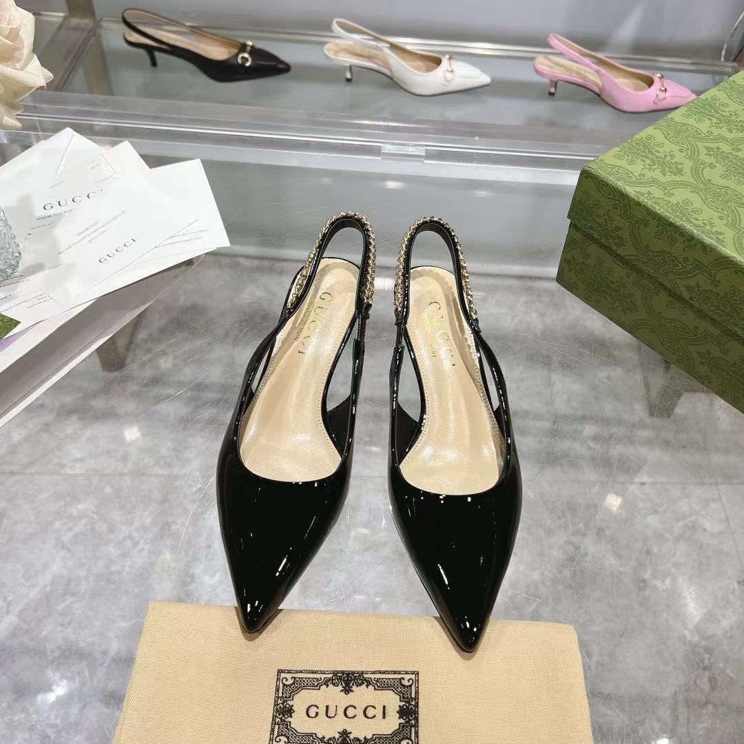 Tacones clásicos de charol