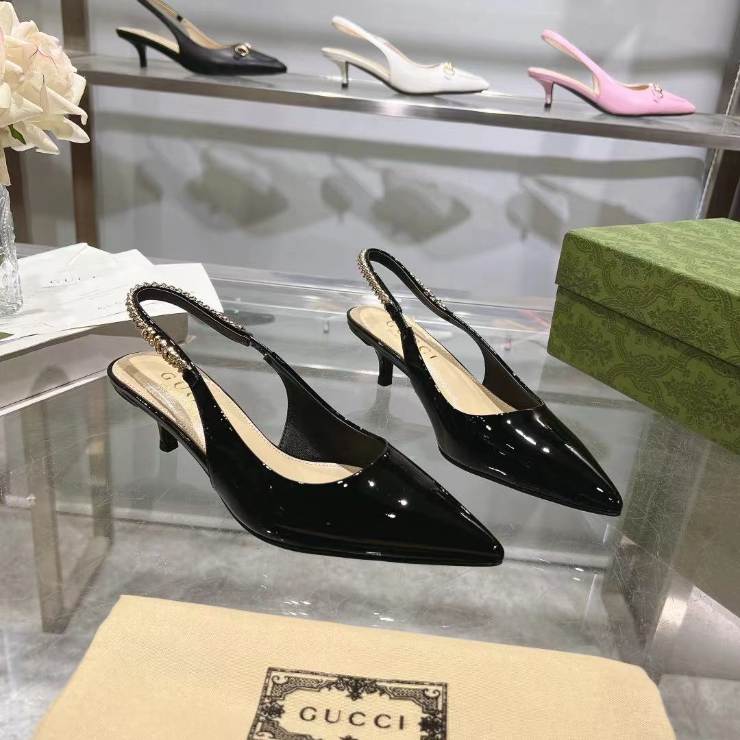 Tacones clásicos de charol
