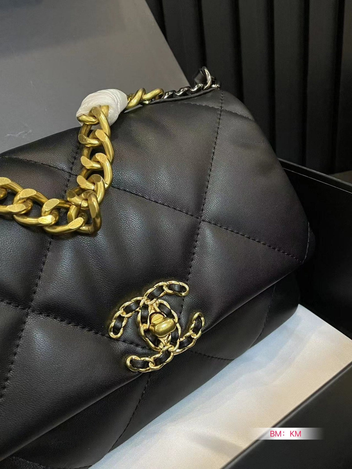 Bolso clásico con solapa de 19 pulgadas